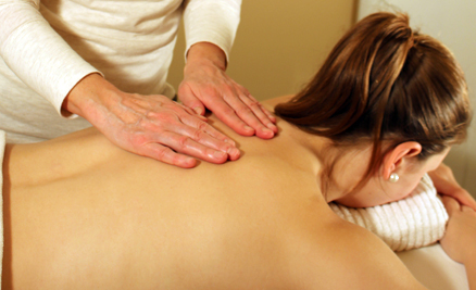 Massage-Anwendung nach Dorn und Breuss